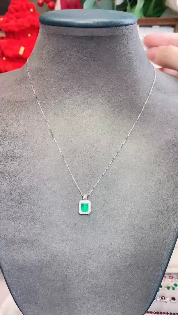 18K金镶嵌项链祖母绿0.81ct/天然宝石/七天无理由