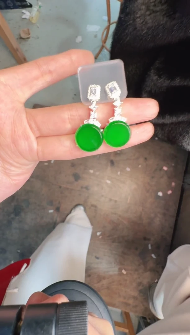 未镶嵌定制翡翠A货有轻微色差属于正常现象，耳坠1