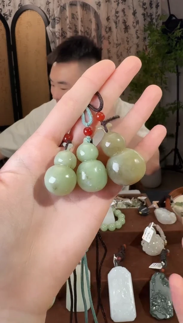 和田玉未镶嵌颈饰葫芦赠绳随机多样性发货