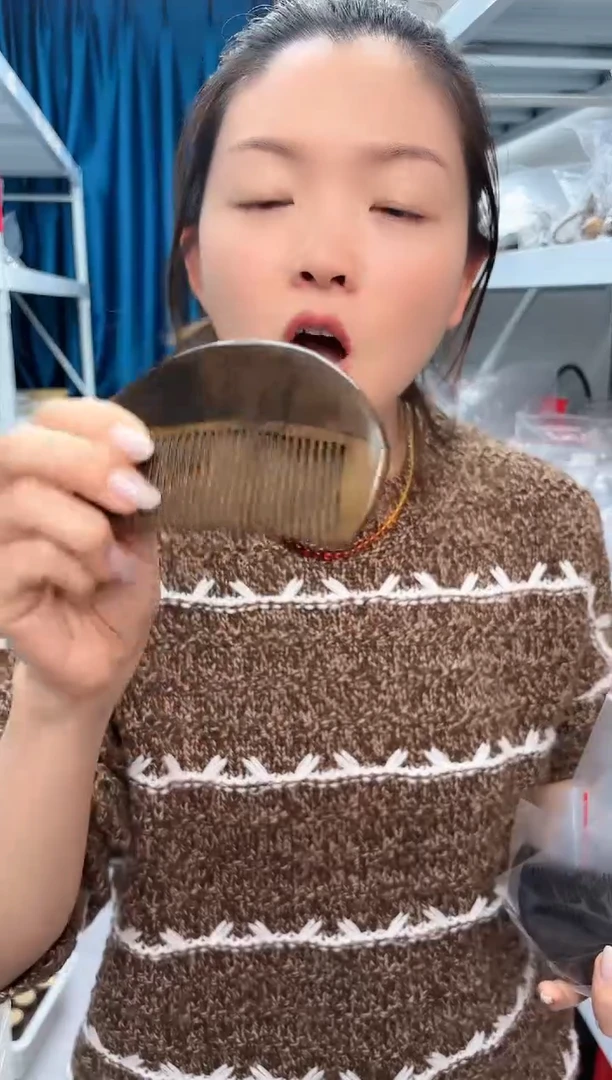 【闪购商品】金丝楠其他阴沉月牙梳一把