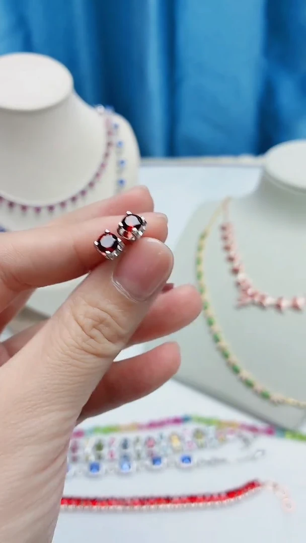 银S925镶嵌耳饰石榴石525ZB1112产品一个（多样性）