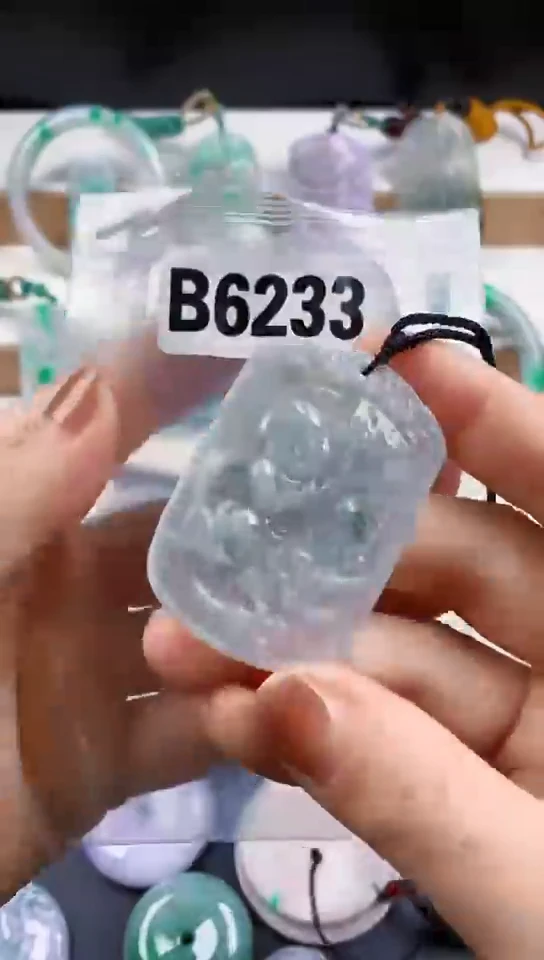 颈饰未镶嵌翡翠天然翡翠吊坠挂件