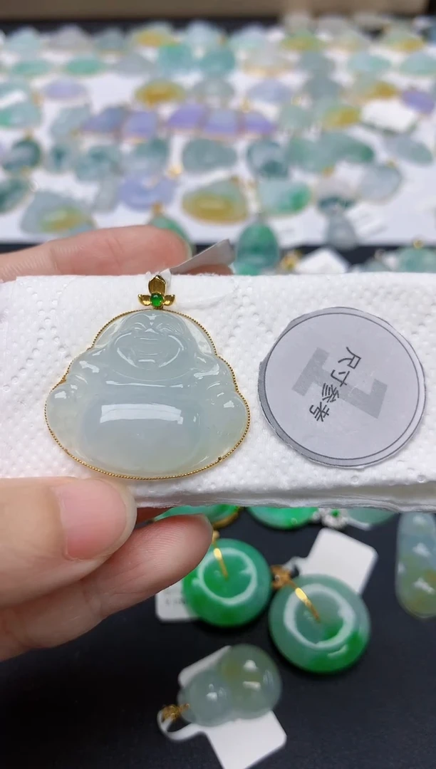 翡翠18K金镶嵌颈饰天然缅甸A货翡翠