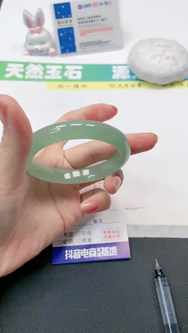 【闪购商品】石英质玉手镯未镶嵌64-58