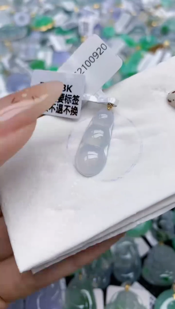 翡翠18K金镶嵌颈饰   天然翡翠A货