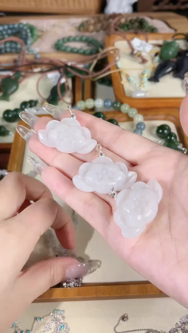 吊坠(不含链)银S925镶嵌和田玉多样性发货其一默认天然特征