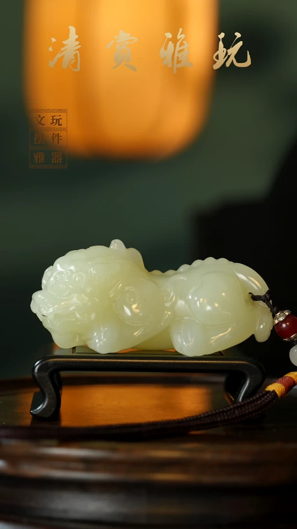 玉《吞金貔貅》手把件摆件