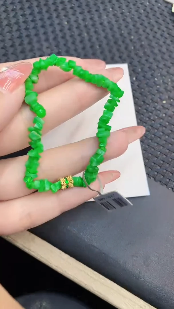 颈饰未镶嵌翡翠1