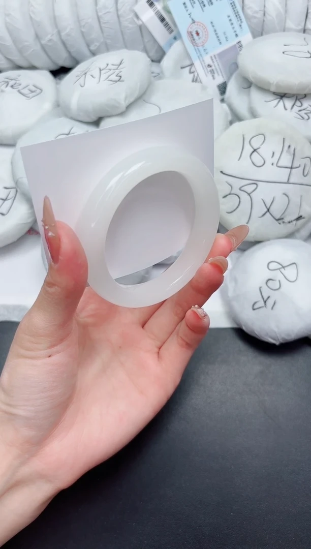 未镶嵌手镯石英质玉46-55.3BYG