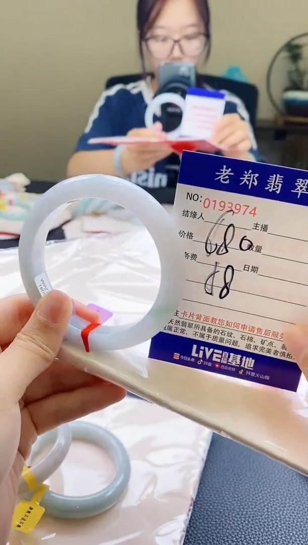 翡翠手镯未镶嵌流**梦AAAAAA