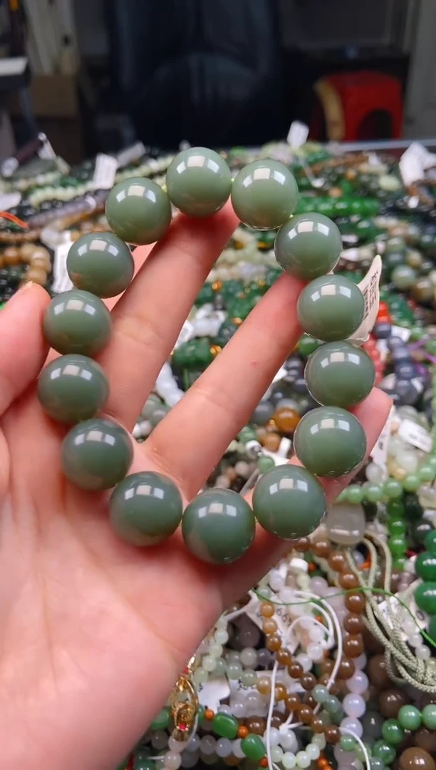 和田玉未镶嵌颈饰1