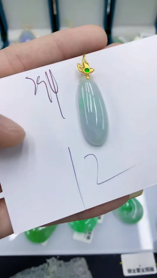 翡翠未镶嵌颈饰翡翠1