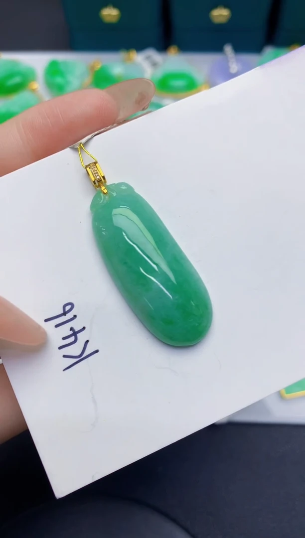 颈饰18K金镶嵌翡翠缅甸天然翡翠A货