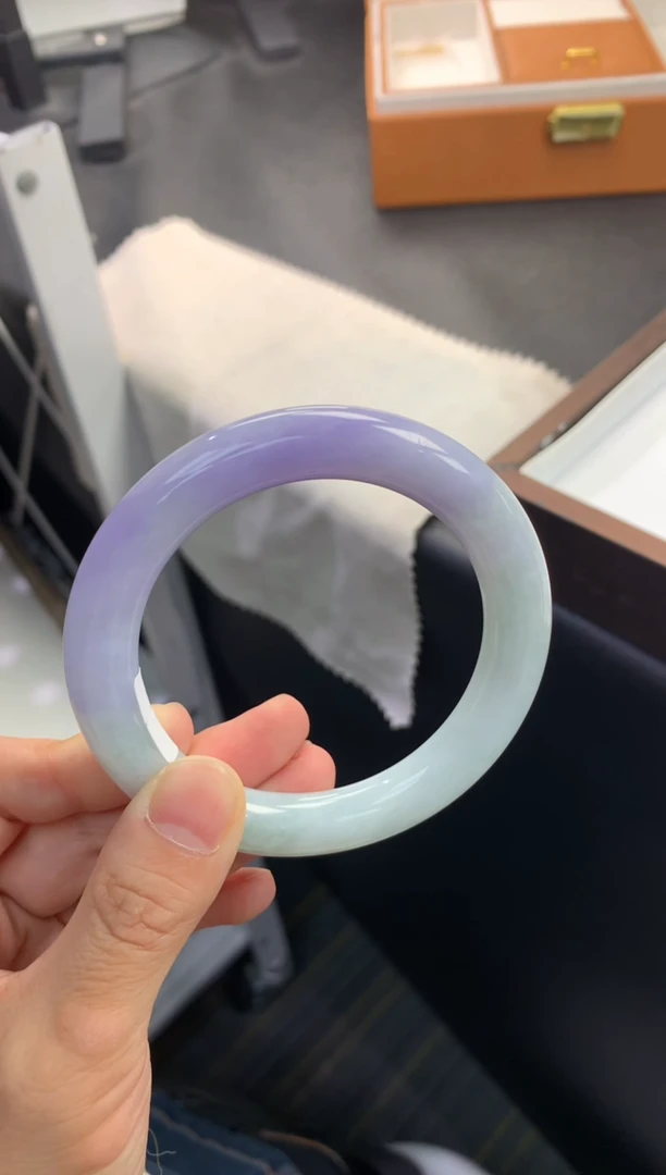 未镶嵌手镯（圆镯）翡翠退货需手镯吊牌标签完好