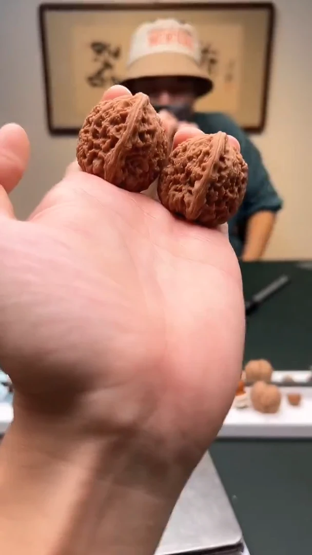 把件文玩核桃浩****o37mm左右 南疆石 1对 11号