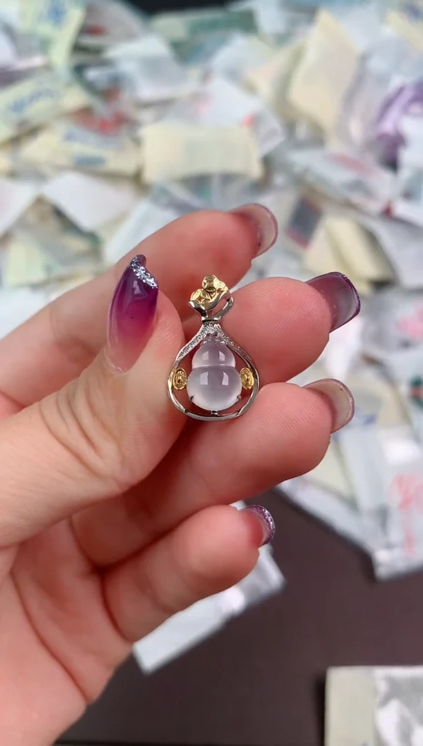 翡翠挂件18K金镶嵌一