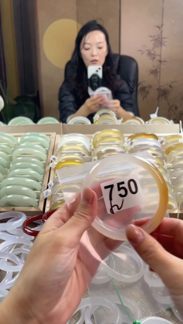 手镯玛瑙/玉髓未镶嵌750