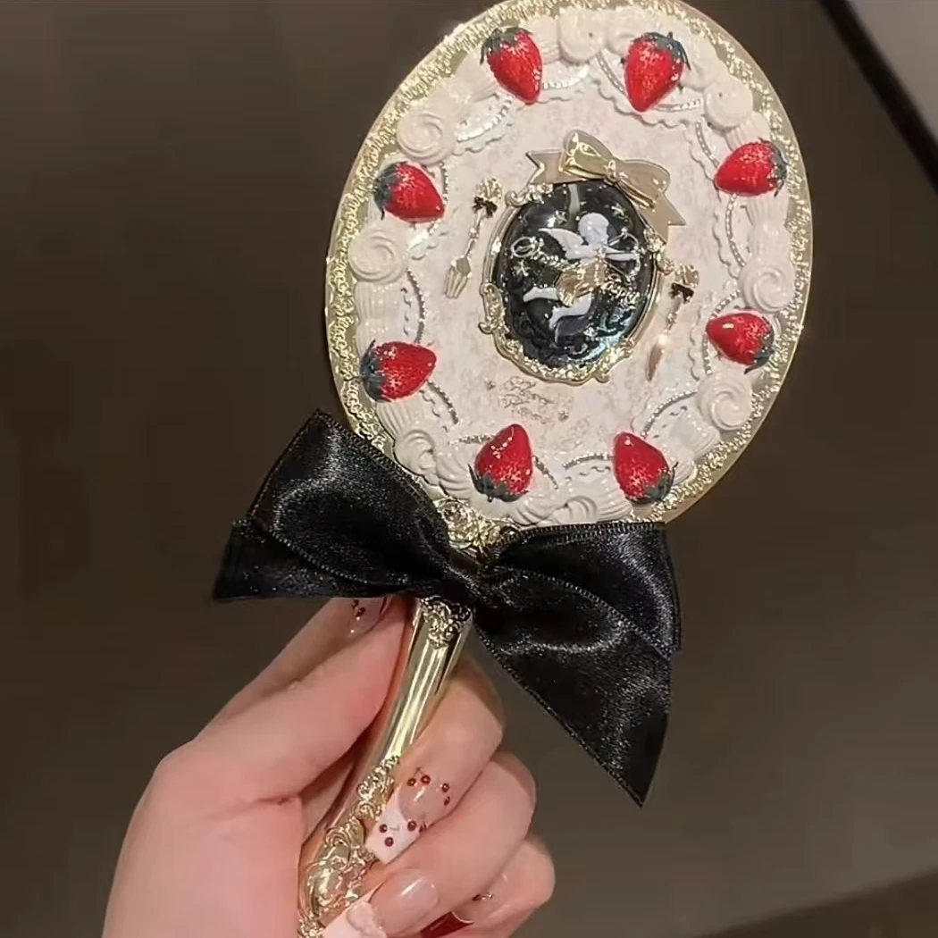 565号花知晓草莓丘比特镜子奶昔白