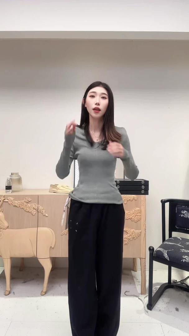 修身简约圆领羊毛打底衫