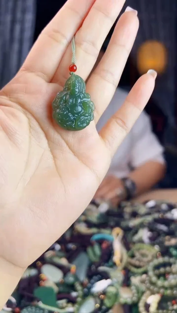 未镶嵌和田玉挂件1