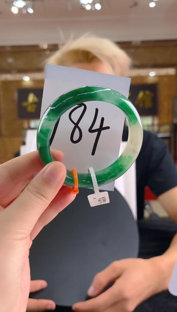 未镶嵌手镯石英质玉（非洲翠）微瑕，一经发货运费不退介意勿拍