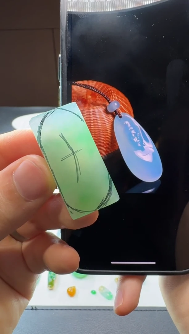 未镶嵌定制翡翠冰飘绿