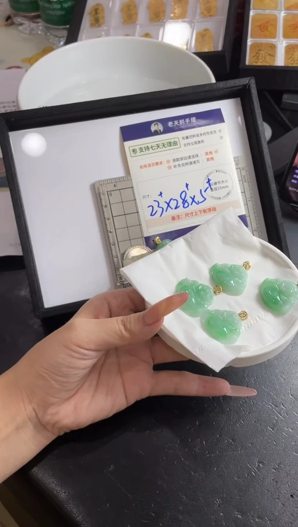 【闪购商品】翡翠挂件18K金镶嵌高货绿佛公配绳/多样性发其一CPZB