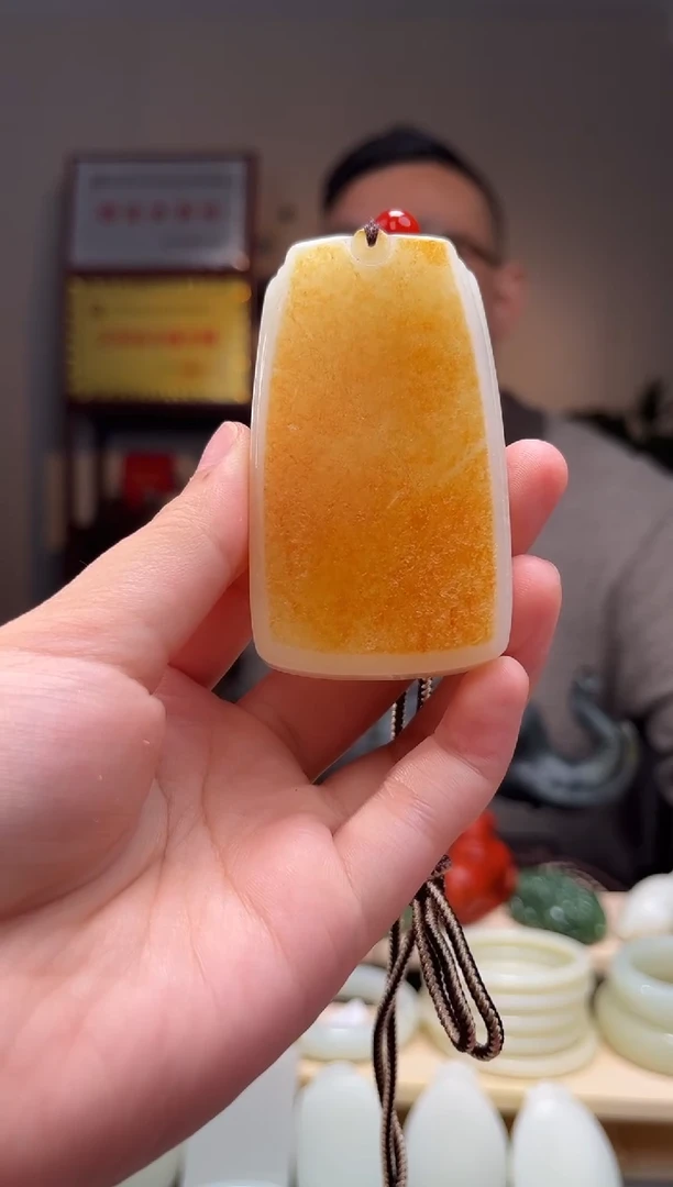 颈饰未镶嵌和田玉白**冰吊坠