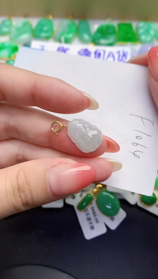 翡翠未镶嵌颈饰缅甸天然翡翠A货