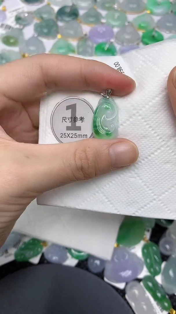 颈饰18K金镶嵌翡翠111111111111