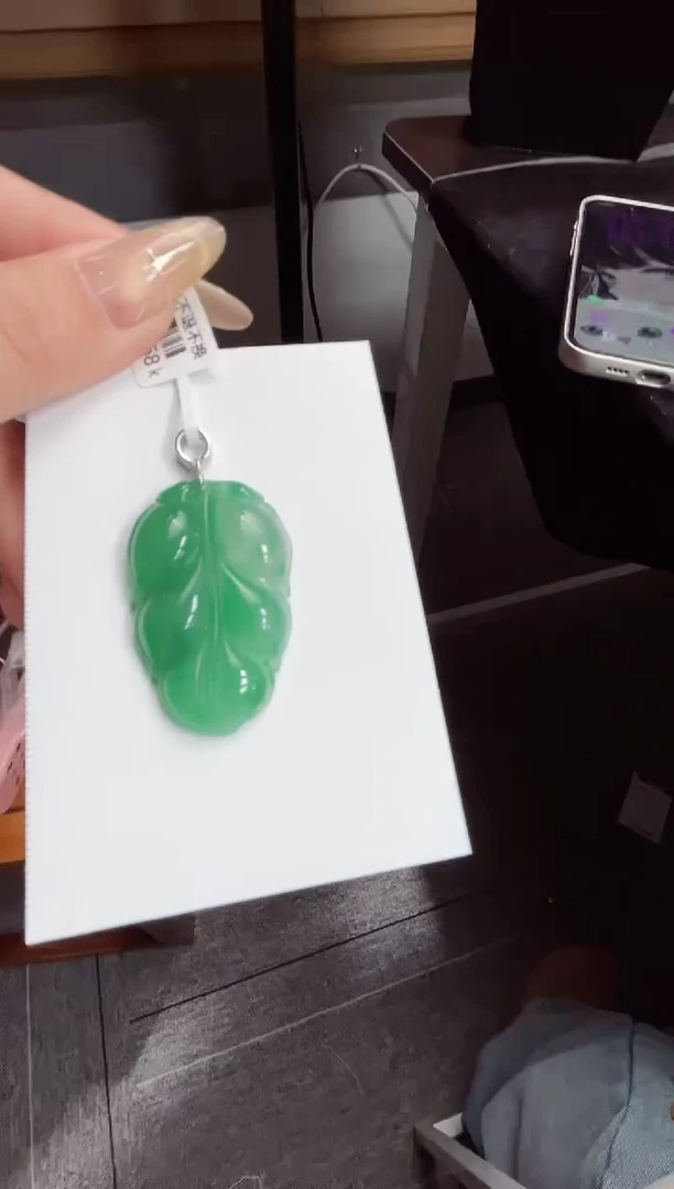 吊坠(赠链)银S925镶嵌石英质玉（非洲翠）22.47叶子