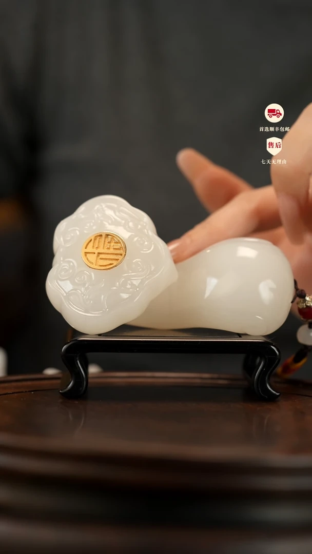 云南石荔枝白雕刻：福禄如意手把件