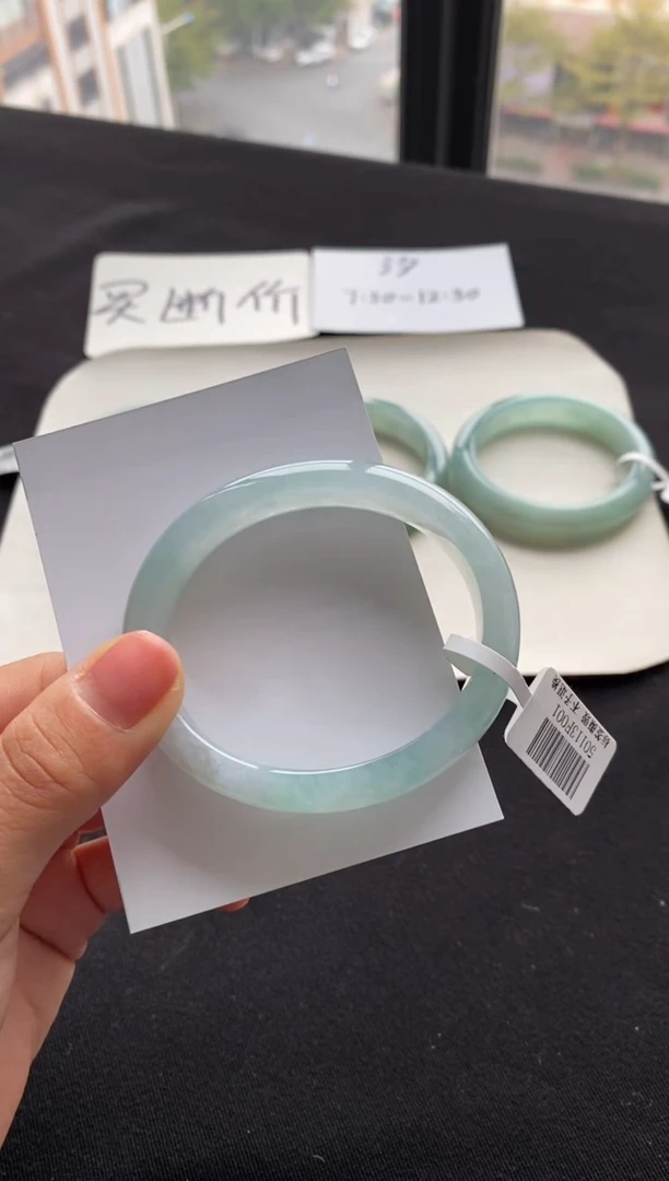 【闪购商品】翡翠手镯（贵妃镯）未镶嵌54贵妃--不退不换