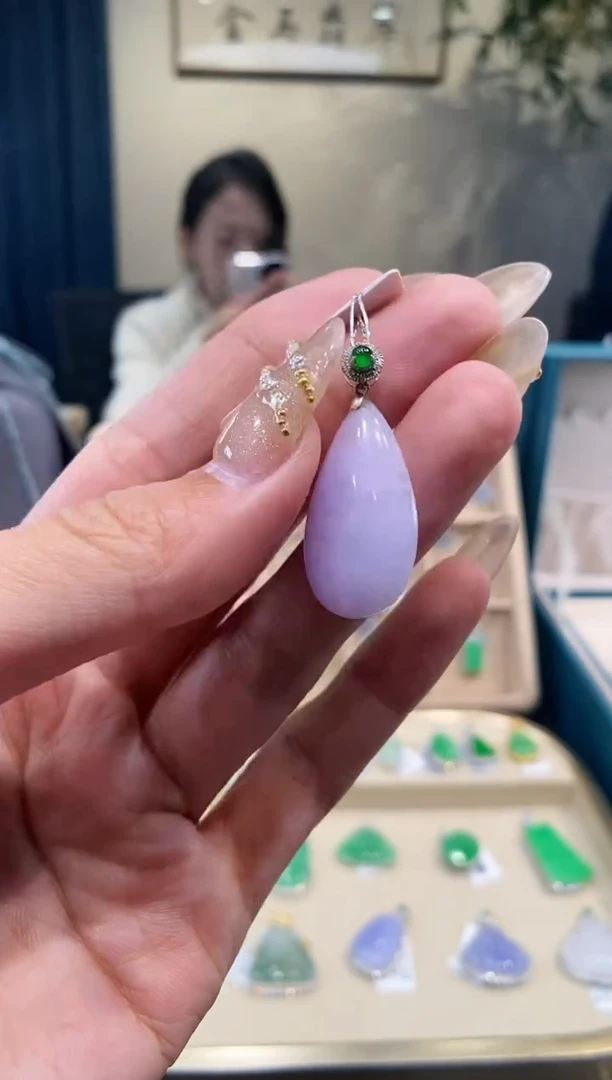 【闪购商品】翡翠吊坠(不含链)18K金镶嵌水滴