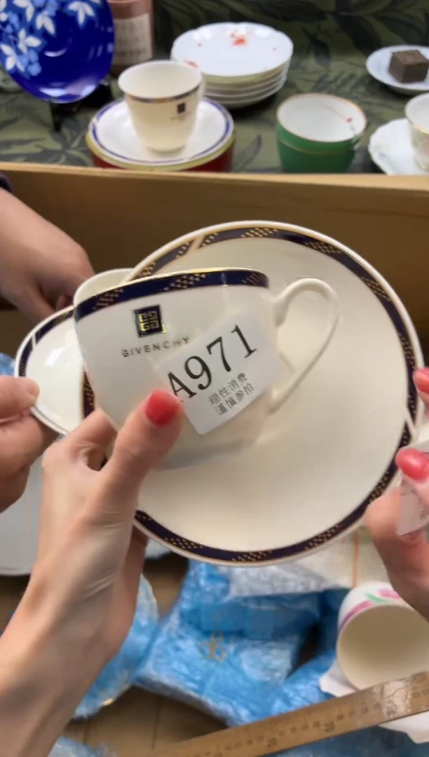 瓷片贝***了       A973