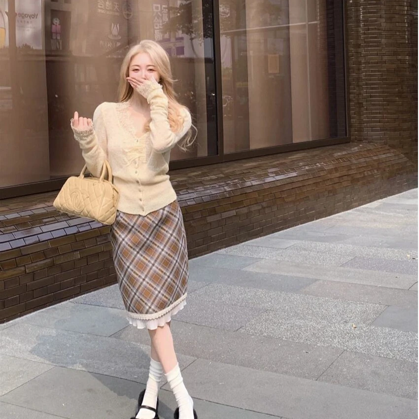 法式仙女纯欲风V领蕾丝拼接毛衣女外穿设计感气质内搭打底针织衫