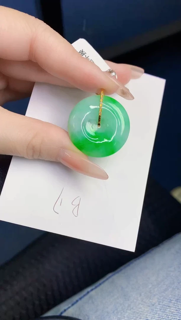 颈饰18K金镶嵌翡翠缅甸天然翡翠A货