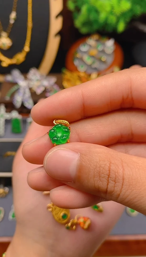 【闪购商品】翡翠吊坠(不含链)银S925镶嵌花花吊坠