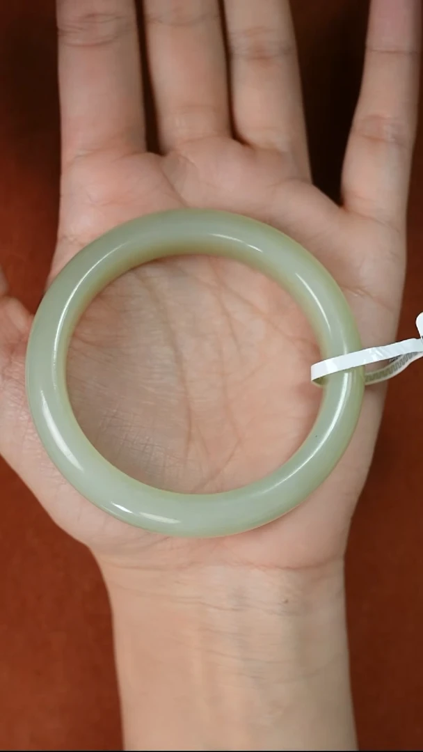 未镶嵌手镯和田玉生****到迪克兰微色差56+m