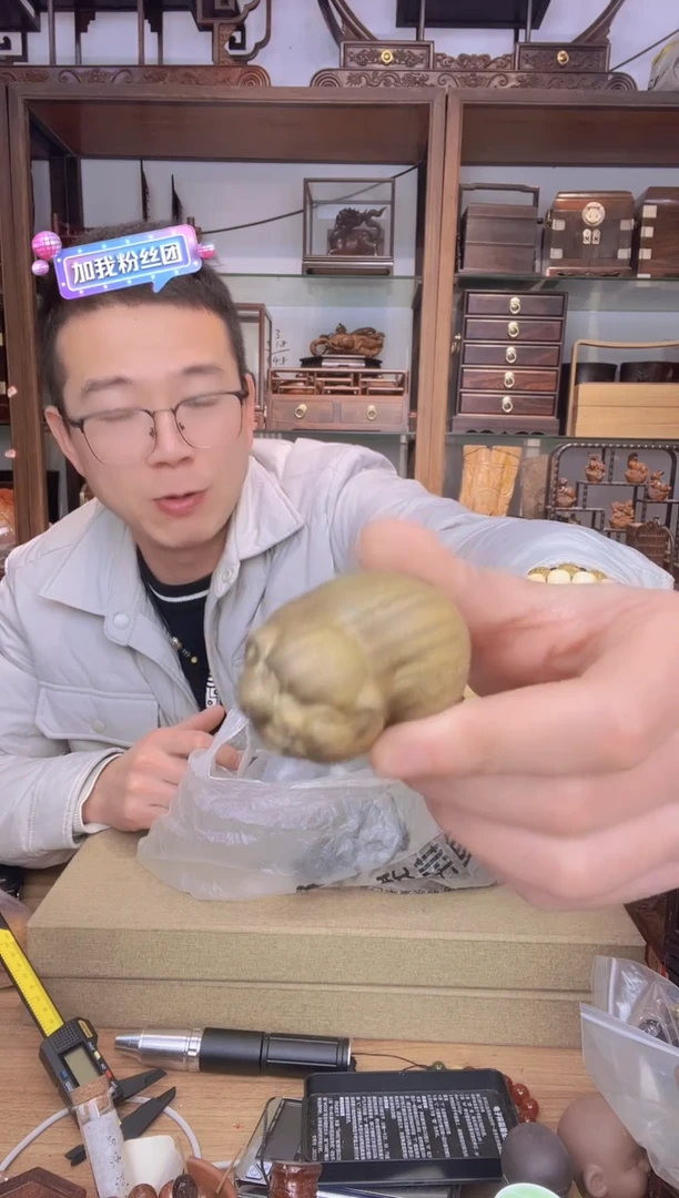 【闪购商品】乌木类书架438绿檀小福猪手把件