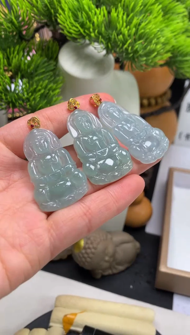 颈饰18K金镶嵌翡翠---120860多样性发其一