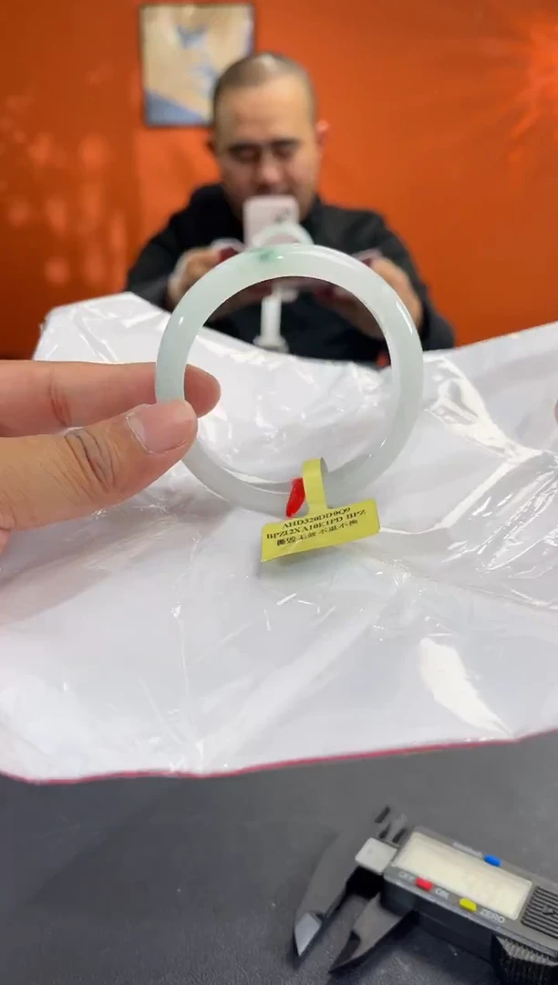 未镶嵌手镯翡翠小****:12 57