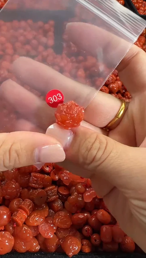 颈饰未镶嵌南红玛瑙1