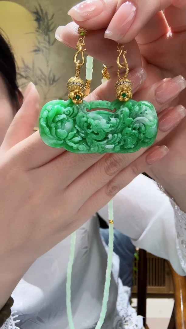 颈饰未镶嵌翡翠吊坠