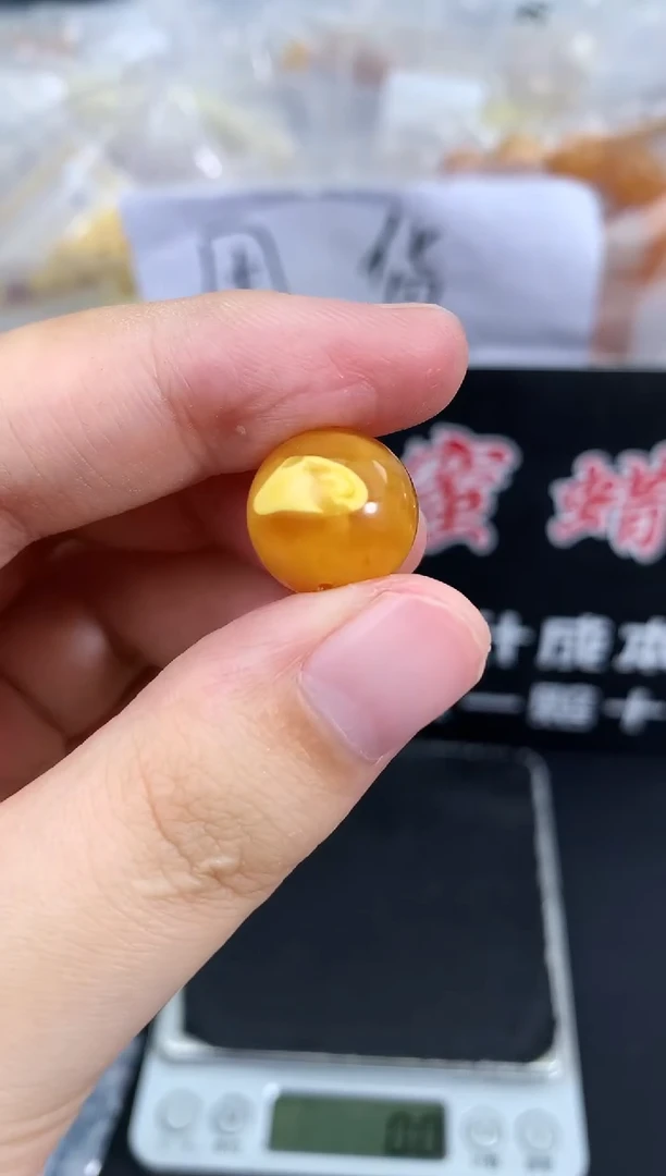 蜜蜡未镶嵌珠宝奇石40