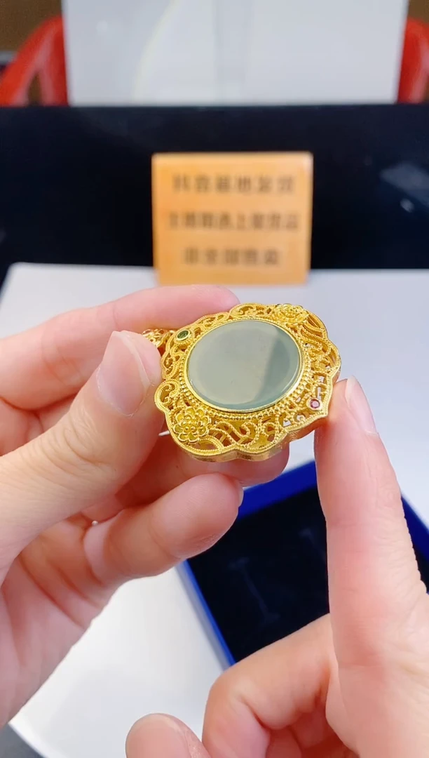 颈饰未镶嵌翡翠