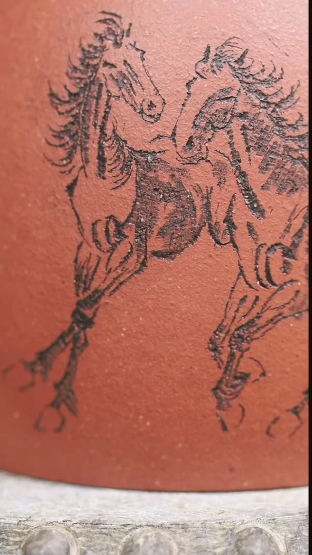 茶壶紫砂大红泥井栏刻绘双马220CC微微暇