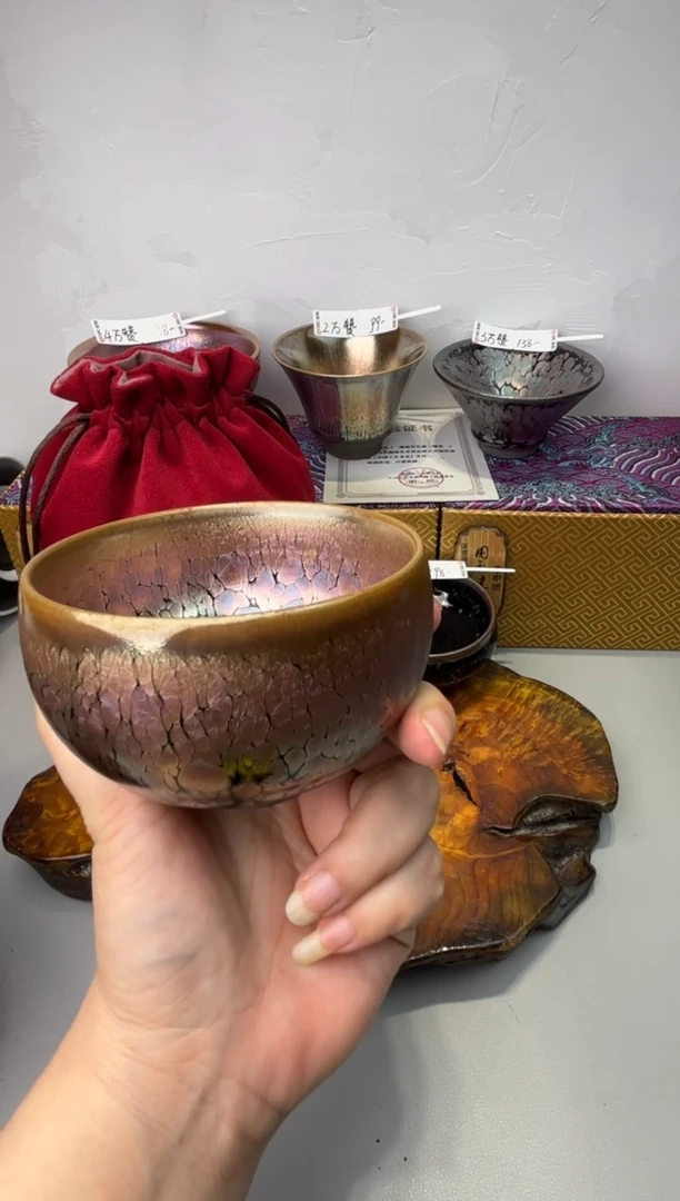 茶盏春申阁福利拍品-1只微瑕品金浮雕禅定器