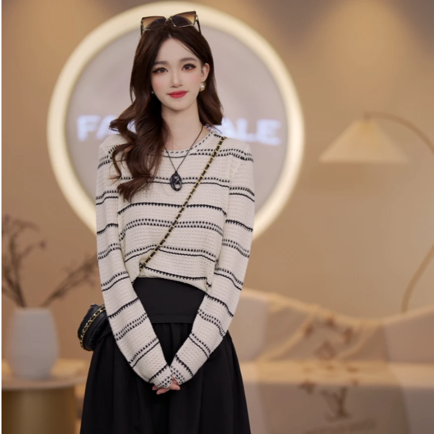 马克华菲女装秋季休闲简约圆领时尚百搭针织衫v