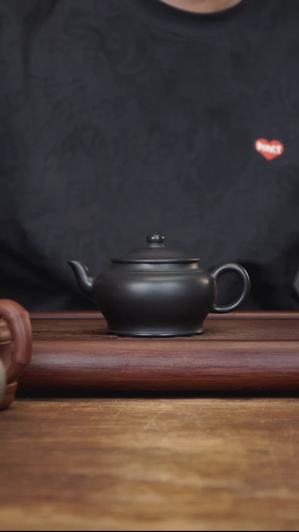 茶壶紫砂230ml 宫灯 紫泥捂灰烧制